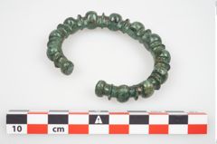 Foto von Bronzeknotenarmreif (NHMW-PRAE-026192)